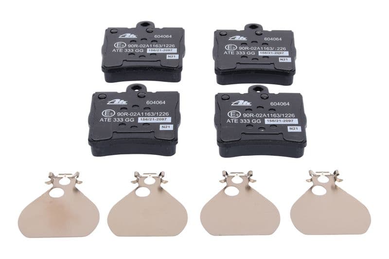 Remblokken set Achter (met extra's), past: MERCEDES C (CL203), C T-MODEL (S202), C (W202), C (W203), CLC (CL203), CLK (A208), CLK (A209), CLK (C208), CLK (C209), E (W210) 1.6-3.2 05.93-06.11