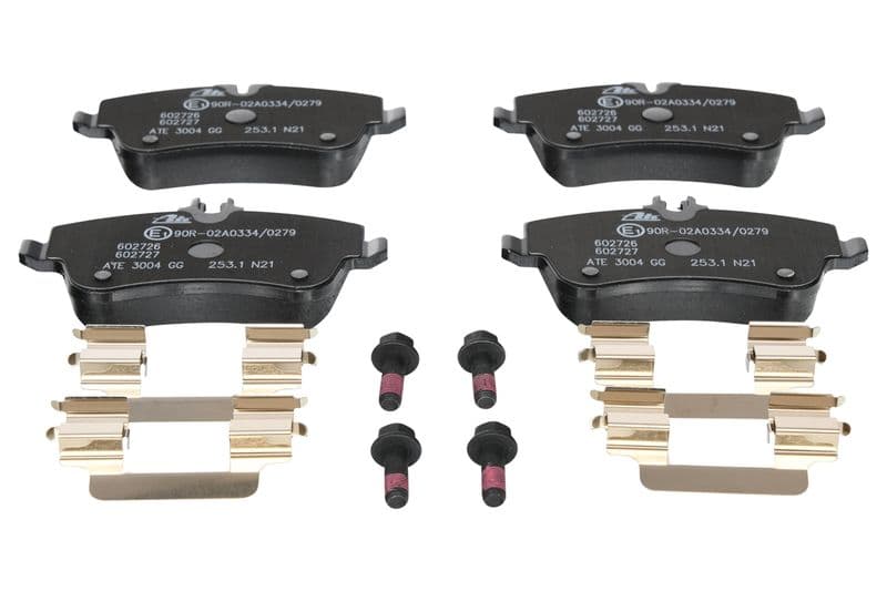 Remblokken set Voor (met extra's  met remklauw geleidingsbouten), past: MERCEDES C (CL203), C T-MODEL (S203), C (W203), CLC (CL203), CLK (A209), CLK (C209), SLK (R171) 1.6-3.2 05.00-06.11