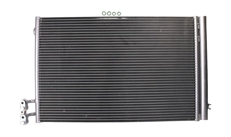 A/C condensator (met droger) past: BMW 1 (E81), 1 (E82), 1 (E87), 1 (E88), 3 (E90), 3 (E91), 3 (E92), 3 (E93), X1 (E84), Z4 (E89) 1.6-4.4 06.04-08.16