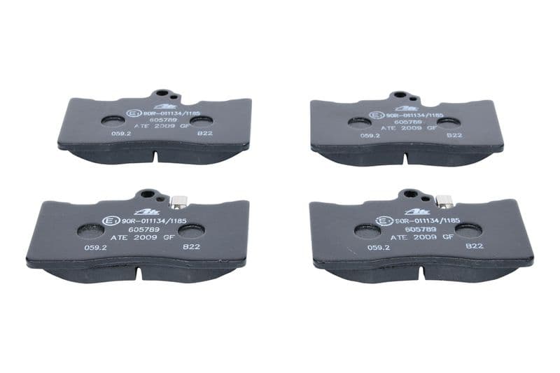 Remblokken set Voor , past: LEXUS GS, IS II, IS III, RC  TOYOTA MARK X II 2.0-4.6 04.05-