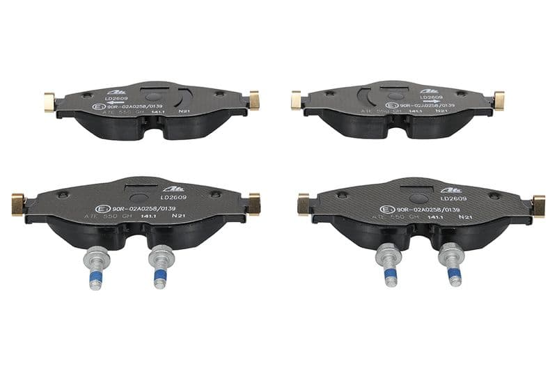 Keramische remblokken Voor , past: AUDI A1, A1 ALLSTREET, A1 CITY CARVER, A3, Q2, Q3, TT  FORD TOURNEO CONNECT V761 NADWOZIE WIELKO  SKODA KAROQ, KODIAQ I, OCTAVIA III 1.0-Electric 08.11-