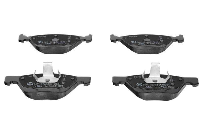 Remblokken set Voor , past: MERCEDES E T-MODEL (S211), E (W211), S (W220, V220) 2.6-3.7 03.03-07.09