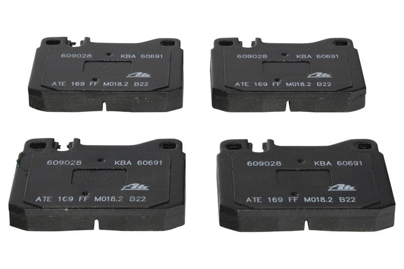 Remblokken set Voor , past: MERCEDES 123 (C123), 123 T-MODEL (S123), 123 (W123), /8 (W114), /8 (W115), S (C126), S (W116), SL (C107), SL (R107) 2.0-6.8 01.68-06.91