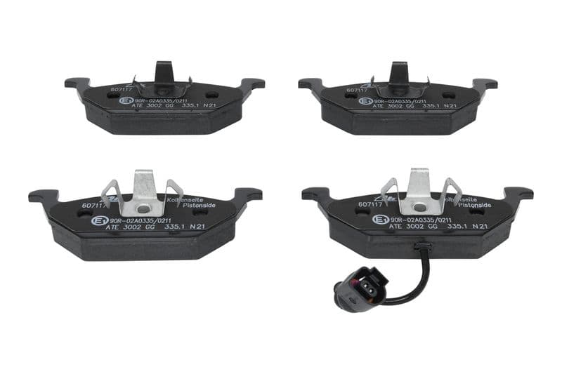 Remblokken set Voor , past: AUDI A2, A3  SEAT ALTEA, ALTEA XL, LEON, TOLEDO II, TOLEDO III  SKODA FABIA I, FABIA I PRAKTIK, FABIA II, OCTAVIA I, OCTAVIA II, ROOMSTER 1.0-Electric 12.95-