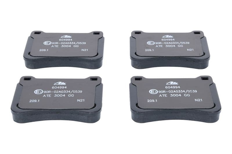 Remblokken set Voor , past: MERCEDES C (CL203), C T-MODEL (S203), C (W203), CLC (CL203), CLK (A209), CLK (C209), SLK (R171) 1.8-3.5 05.00-06.11