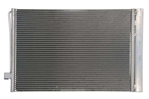 A/C condensator (met droger) past: BMW 5 (E39), 5 (E60), 5 (E61), 6 (E63), 6 (E64), 7 (E65, E66, E67) 2.0-6.0 09.00-12.10