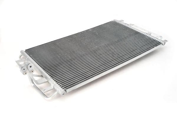 A/C condensator (met droger) past: HYUNDAI TUCSON  KIA SPORTAGE II 2.0-2.7 06.04-01.12