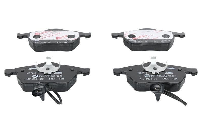 Remblokken set Voor , past: AUDI A4 B5, A4 B6, A4 B7, A6 C5, A6 C6  SEAT EXEO, EXEO ST  SKODA SUPERB I  VW PASSAT B5, PASSAT B5.5 1.6-4.2 11.94-05.13