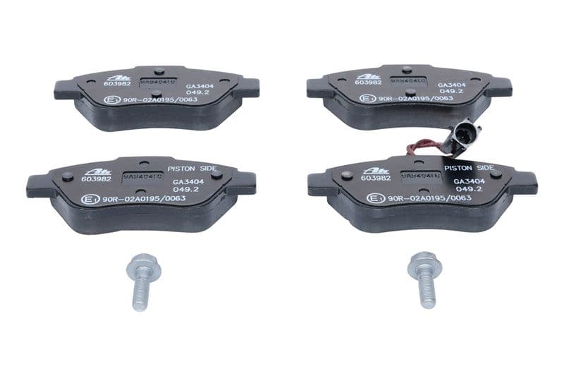 Remblokken set Voor (met remklauw geleidingsbouten), past: FIAT BRAVO II, GRANDE PUNTO, PUNTO EVO, SIENA, STILO  PEUGEOT BIPPER TEPEE 1.2-1.6 11.00-
