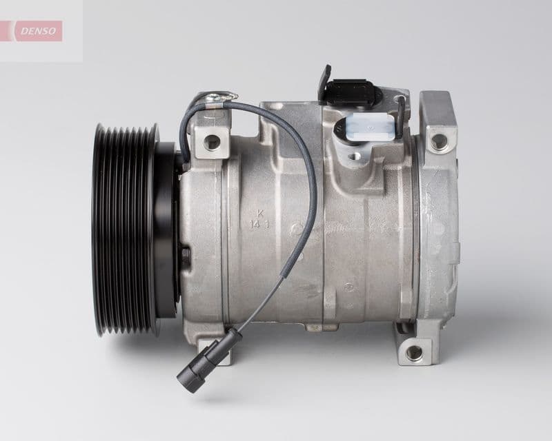 Airconditioning compressor 12V (R134a) past: FENDT 824 FAVORIT, 824 TURBO FAVORIT, 824 VARIO, 922 VARIO, 927 VARIO, 930 VARIO, 936 VARIO  CHALLENGER MT 645, MT 655, MT 665, MT 675E, MT 685E