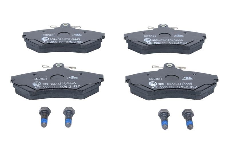 Remblokken set Voor (met remklauw geleidingsbouten), past: AUDI A4 B5  SEAT AROSA, CORDOBA, CORDOBA VARIO, IBIZA II, INCA, TOLEDO I  VW CADDY II, GOLF III, GOLF IV, LUPO I 1.0-2.0 04.88-07.06