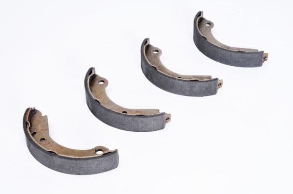 Remschoen past: VOLVO 240, 260, 740, 760, 780, 940, 940 II, 960, 960 II, V90 I  RENAULT 25 2.0-2.9 08.74-10.98