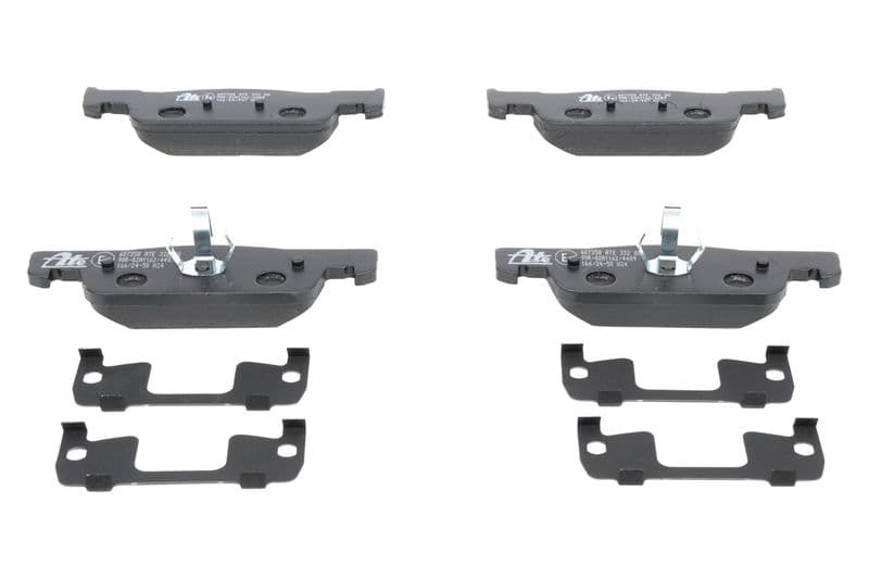 Remblokken set Voor (met een dempingskussen), past: DACIA LOGAN II, SANDERO II  RENAULT LOGAN II, LOGAN/STEPWAY II, SANDERO/STEPWAY II 0.9-1.6 10.12-