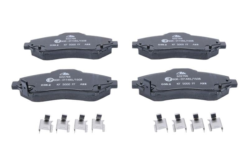 Remblokken set Voor (met extra's), past: CHRYSLER GRAND VOYAGER V, TOWN & COUNTRY, VOYAGER V  DODGE GRAND  FIAT FREEMONT  JEEP CHEROKEE, WRANGLER III 2.0D-4.0 01.06-