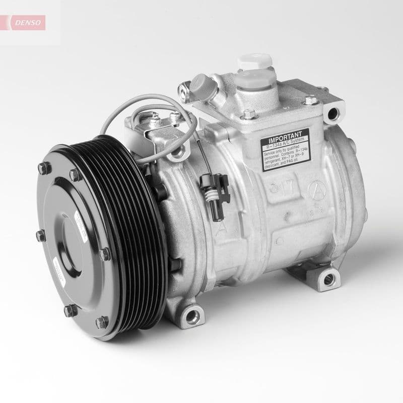 Airconditioning compressor 12V (R134a) past: JOHN DEERE 100, 110, 200, 210, 250, 300, 300D, 310, 310D, 315D, 320, 330, 350, 430, 400, 410D, 420, 450, 4700, 500, 510, 510D, 520, 530, 575, 5210, 5220