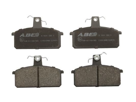 Remblokken set Voor , past: IVECO MASSIF  SUZUKI GRAND VITARA I, GRAND VITARA II, SAMURAI, VITARA 1.3-3.0D 04.88-02.11