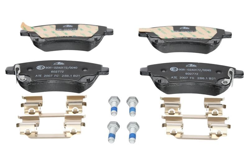 Remblokken set Voor (met extra's), past: KIA VENGA 1.4-1.6D 02.10-