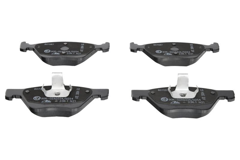 Remblokken set Voor , past: MERCEDES CLK (A208), CLK (C208), E T-MODEL (S210), E (VF210), E (W210), S (W220, V220), SLK (R170)  CHRYSLER CROSSFIRE 2.0-4.3 06.95-12.08