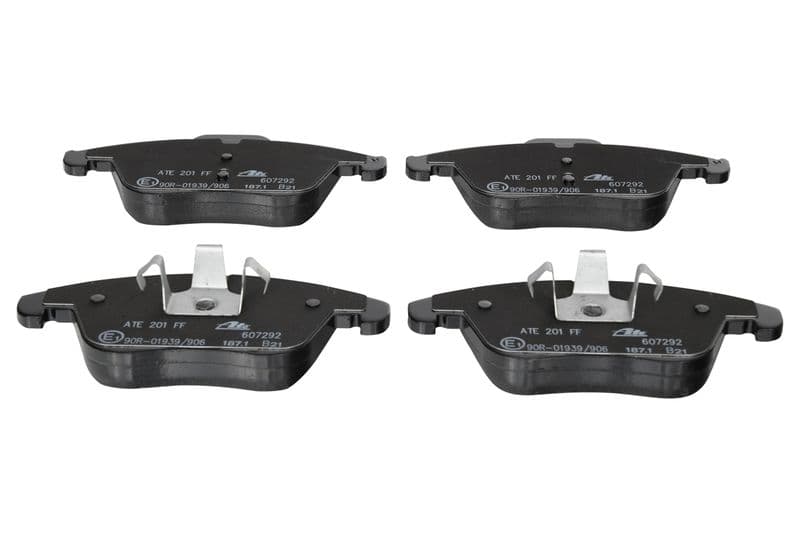 Remblokken set Voor , past: JAGUAR S-TYPE II, XF I, XF SPORTBRAKE, XJ, XK II 2.0-5.0 01.99-12.15
