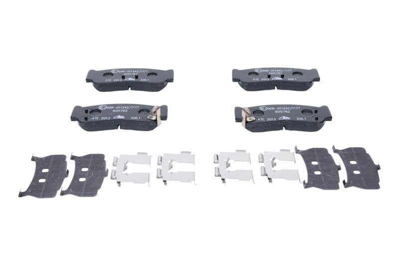 Remblokken set Achter , past: HYUNDAI H-1 / STAREX, H-1 CARGO, SANTA FÉ II 2.2D-2.7 06.97-