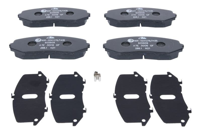 Remblokken set Voor (met een dempingskussen), past: SUZUKI GRAND VITARA I, GRAND VITARA II 1.6-3.2 03.98-