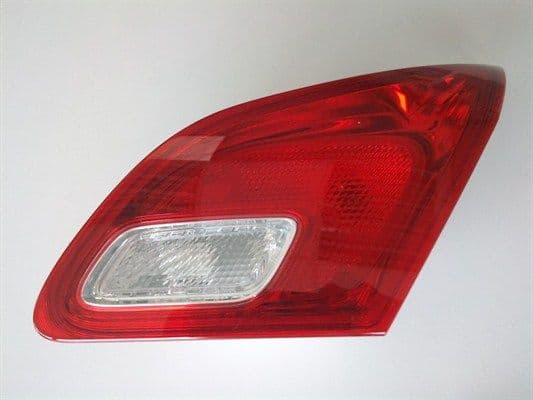Achterlicht Rechts (binnen, H21W/W5W, kleur van het glas red, achteruitrijlicht) past: OPEL ASTRA J 5D 09.12-04.18