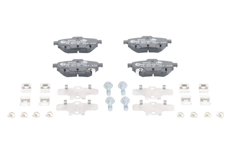 Remblokken set Achter (met een dempingskussen  met remklauw geleidingsbouten), past: TOYOTA COROLLA, YARIS CROSS 1.5/1.5H/1.6 01.19-