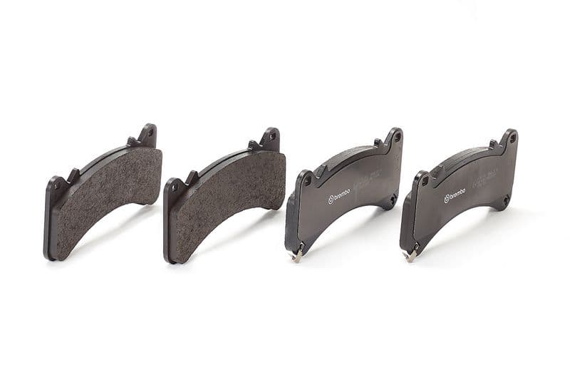 Remblokken set Voor , past: CHEVROLET SILVERADO 1500, SUBURBAN, SUBURBAN 1500, TAHOE 3.0D-6.2 01.12-