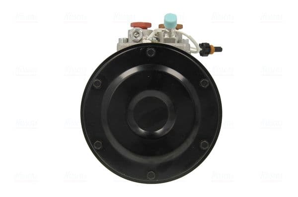 Airconditioning compressor 12V (R134a) past: JOHN DEERE 100, 110, 200, 210, 250, 300, 300D, 310, 310D, 315D, 320, 330, 350, 430, 400, 410D, 420, 450, 4700, 500, 510, 510D, 520, 530, 575, 5210, 5220