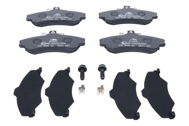 Remblokken set Voor (met extra's  met remklauw geleidingsbouten), past: VOLVO S40 I, V40  MITSUBISHI CARISMA, SPACE STAR 1.3-2.0 05.95-06.06