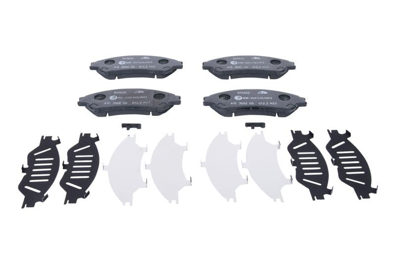 Remblokken set Voor (met een dempingskussen), past: SUZUKI S-CROSS, SX4 S-CROSS, VITARA 1.0-1.6D 08.13-