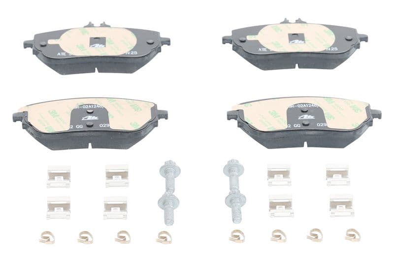 Remblokken set Voor (met extra's  met remklauw geleidingsbouten), past: MERCEDES A (V177), A (W177), B SPORTS TOURER (W247), CLA (C118), CLA SHOOTING BRAKE (X118), GLA (H247) 1.3-2.0H 03.18-